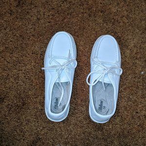 Ladies White Cobbie Cuddlers Shoes size 7 1/2 Wide